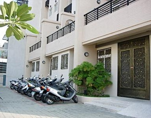 大灣仁德交流道家樂福屋均兩分鐘,停車方便 - Image 2