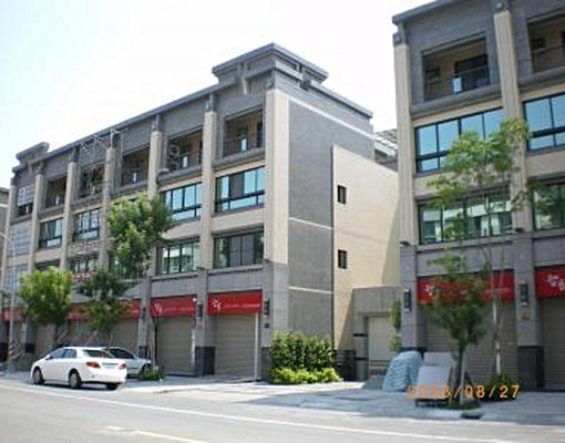 新家樂福旁,稀有大陽台的優質雙人大套房(房間及陽台均禁菸) - Image 1