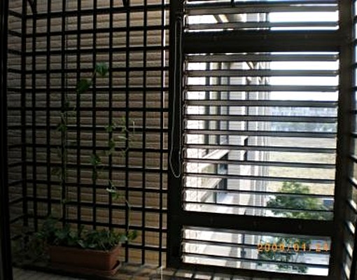 新家樂福旁,稀有大陽台的優質雙人大套房(房間及陽台均禁菸) - Image 2