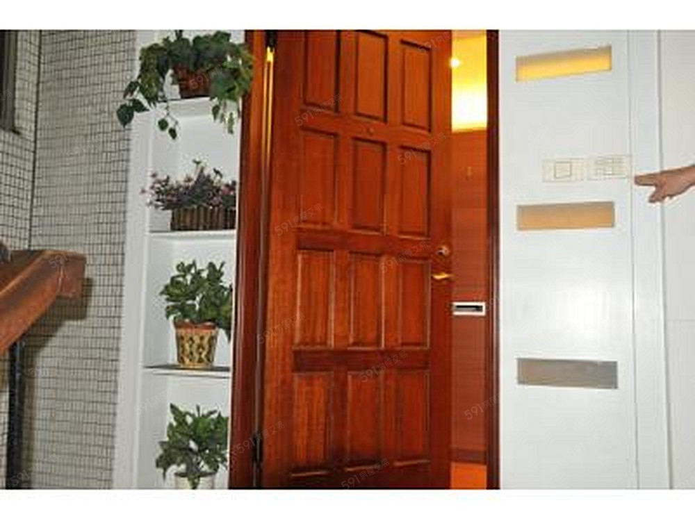 距捷運3分鐘的二樓大門