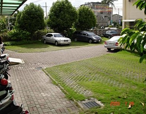 優質獨立套房,清幽庭園別墅附含平面停車位 - Image 4