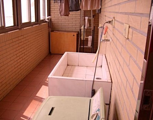 隔間設計最優的套房出租 - Image 7