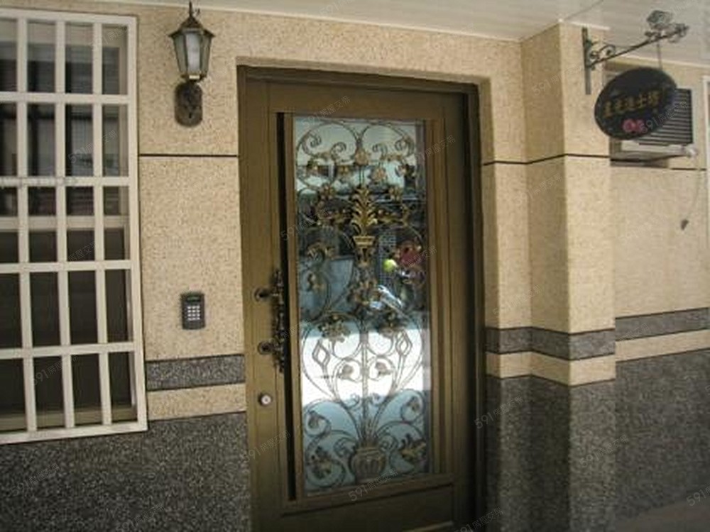 出入電子鎖、公用區域有監視器