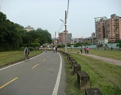 單人分租雅房(限女性),近捷運公園夜市 - Image 9