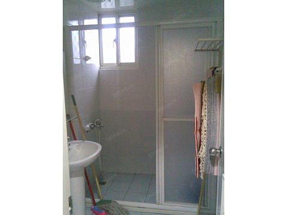 浴室不僅有對外窗並為乾濕分離