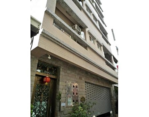 成大醫學院旁電梯套房、陽台窗戶隔音設備好 - Image 2