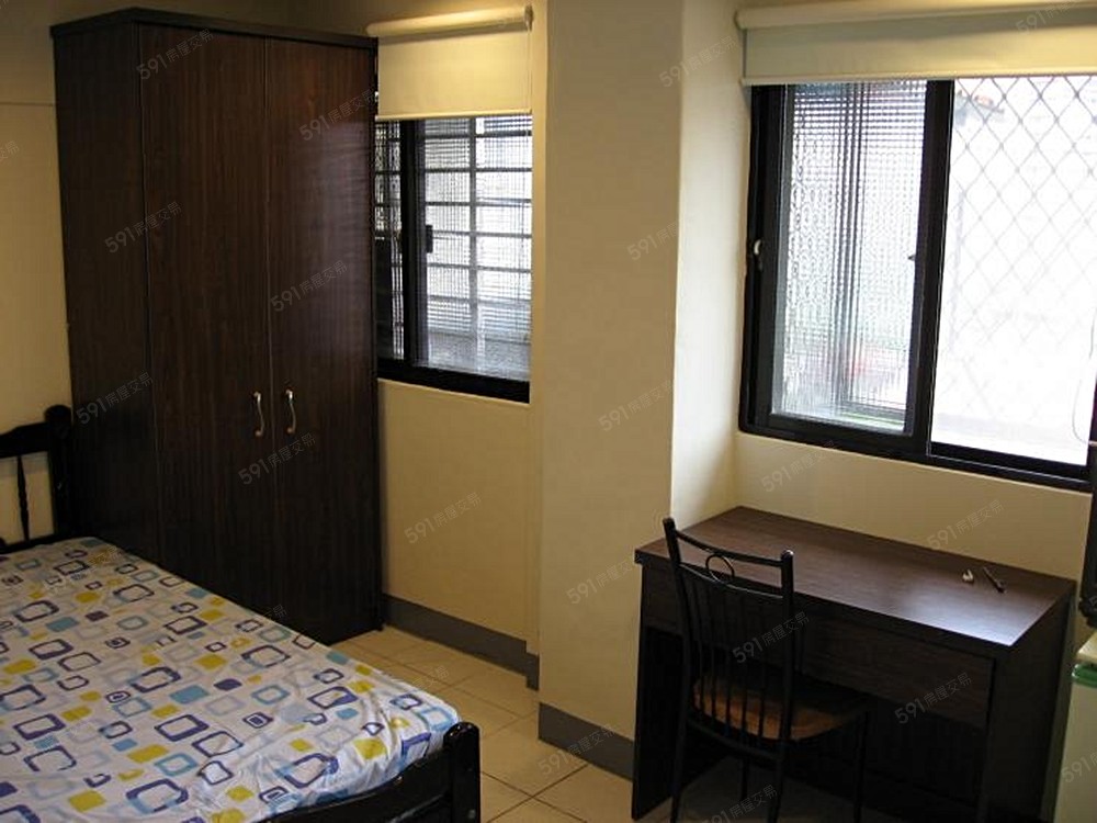 水泥隔間,光線充足