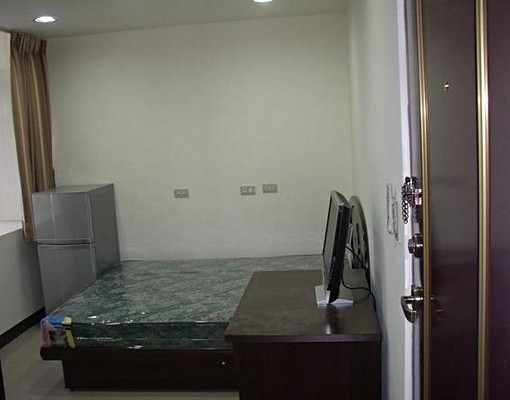 民生社區全新裝潢獨立套房傢具家電全 - Image 4