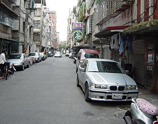 精緻古典裝潢.實木地板.寬敞衛浴 - Image 9