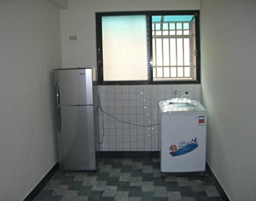 全新裝潢,家電齊全,一卡皮箱即可入住 - Image 7