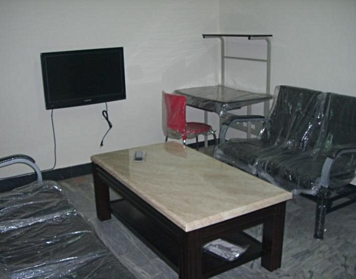 全新裝潢,家電齊全,一卡皮箱即可入住 - Image 1