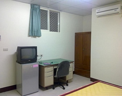 鎮市區.交通.環境佳.優質套房出租! - Image 5