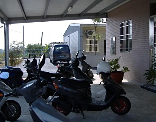 全新液晶電視家具單人套房 - Image 1