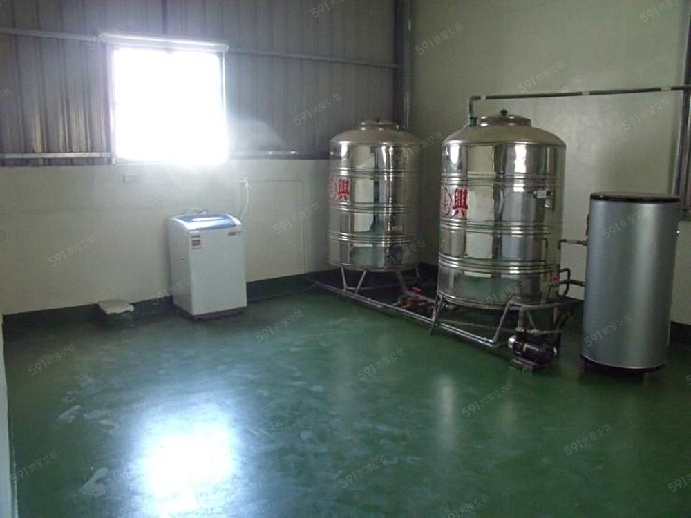 頂樓有洗衣機、飲水機、熱水器