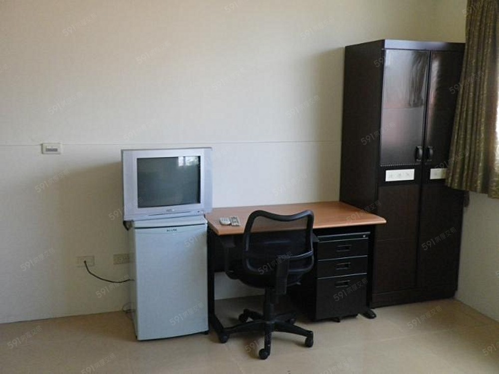 電視.大書桌.實木大衣櫃