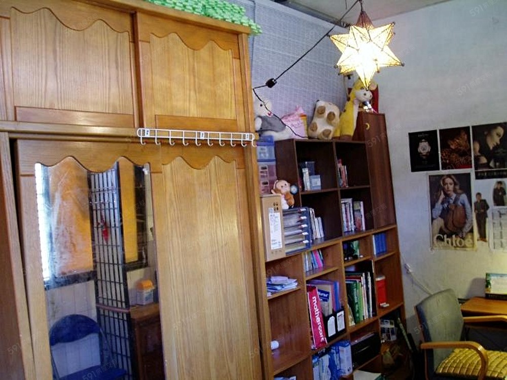 房間1:大衣櫥/書櫃