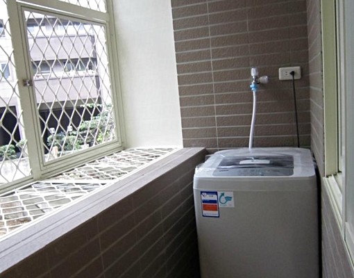 獨立陽台、洗衣機(租屋補助、台電單計費,近真理大學) - Image 2