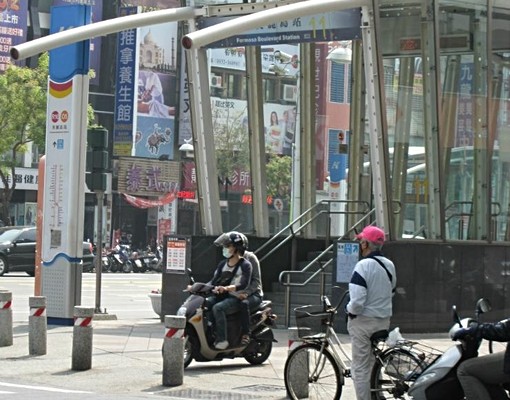 捷運美麗島站出口六合夜市內雅房 - Image 8