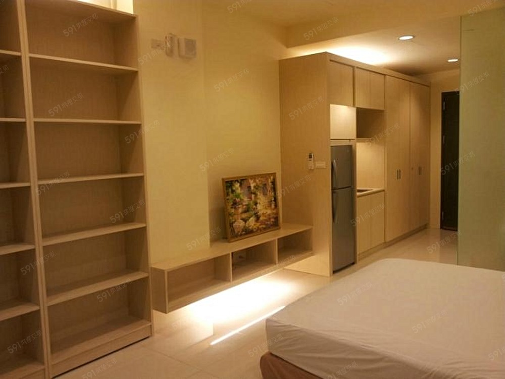 飯店級加大獨立筒床墊.平行間接光