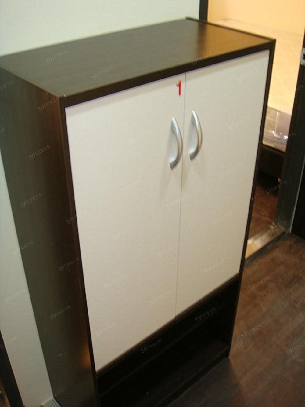 戶戶皆有一個雙門大鞋櫃可供使用