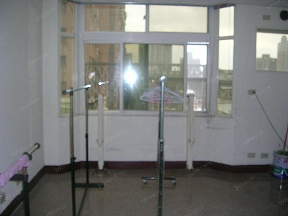 曬衣區寬敞明亮