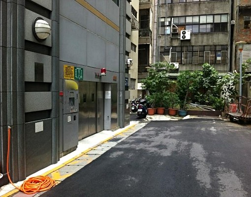 博愛特區◆車位◆延平南路◆半年3800含管理 - Image 3