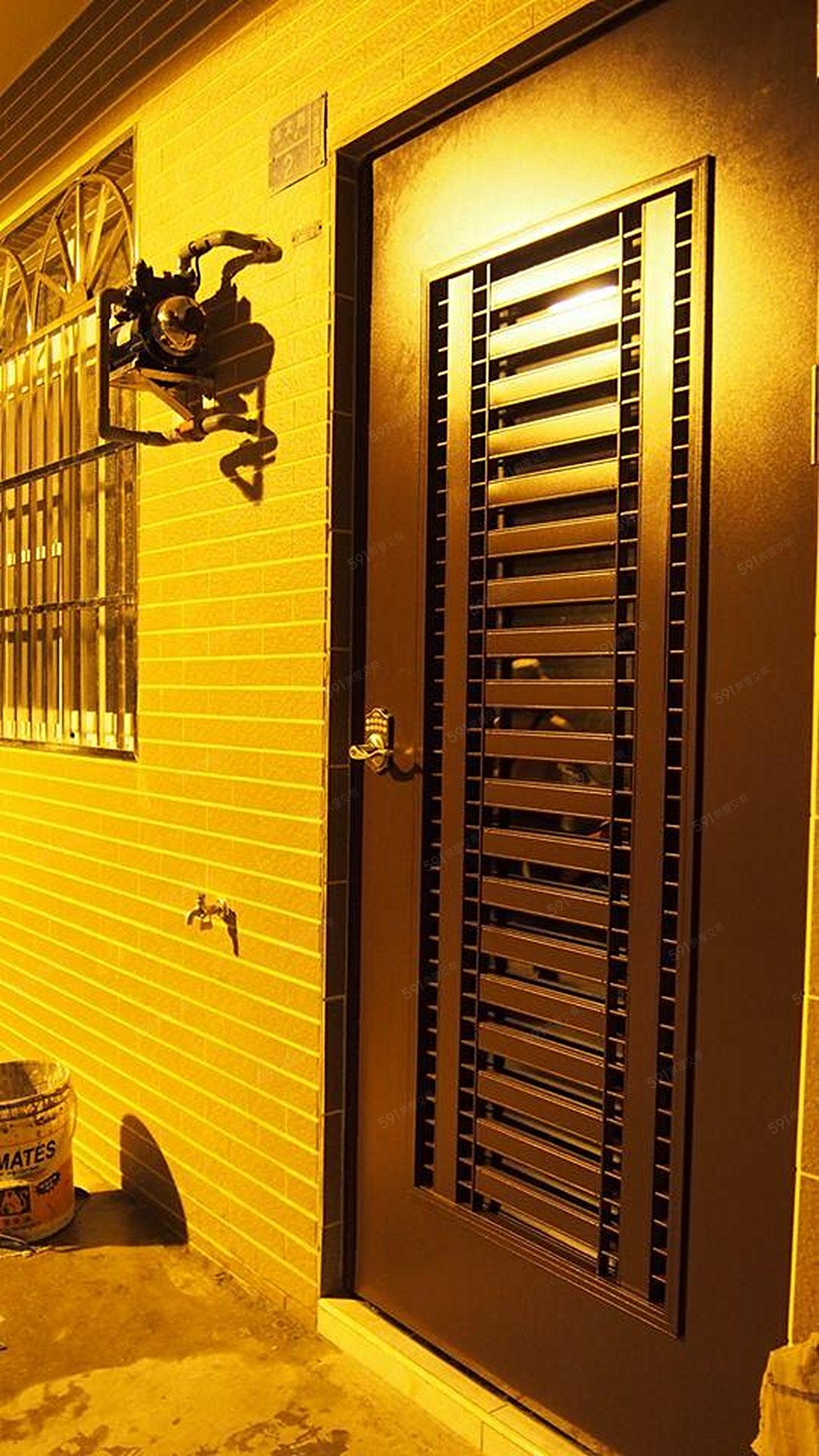 電子密碼鎖安全大門