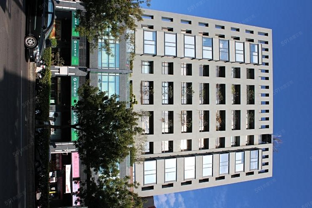 樓下就是土地銀行和義美食品商店