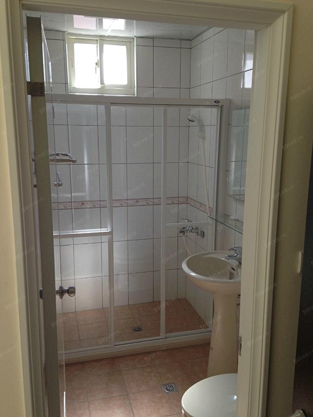 浴室也有對外窗並採乾溼分離