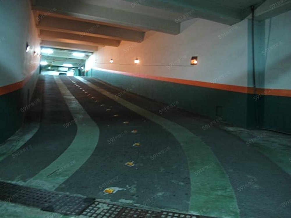 入口雙向車道好進出