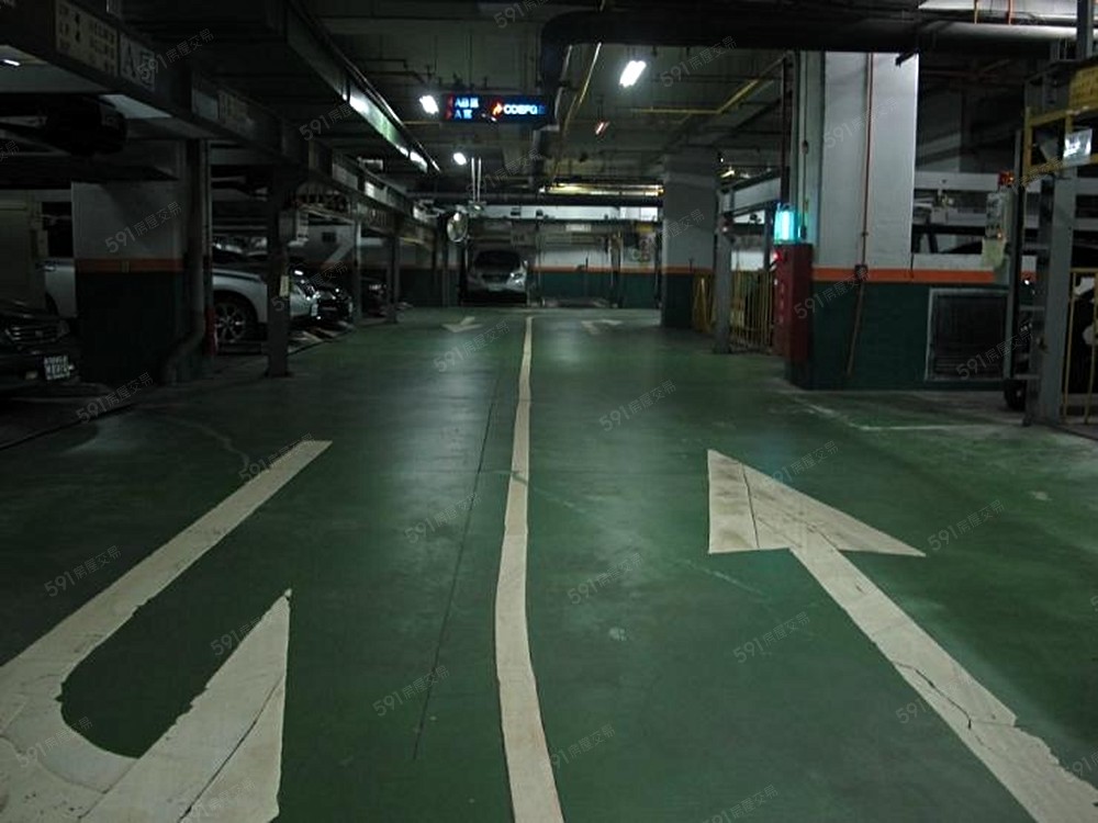 每樓層雙向車道