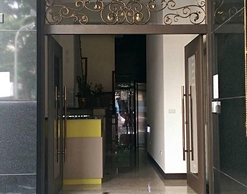 小港醫院旁,鄰餐大,近全新獨立陽台套房 - Image 2