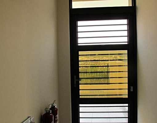 小港醫院旁,鄰餐大,近全新獨立陽台套房 - Image 7