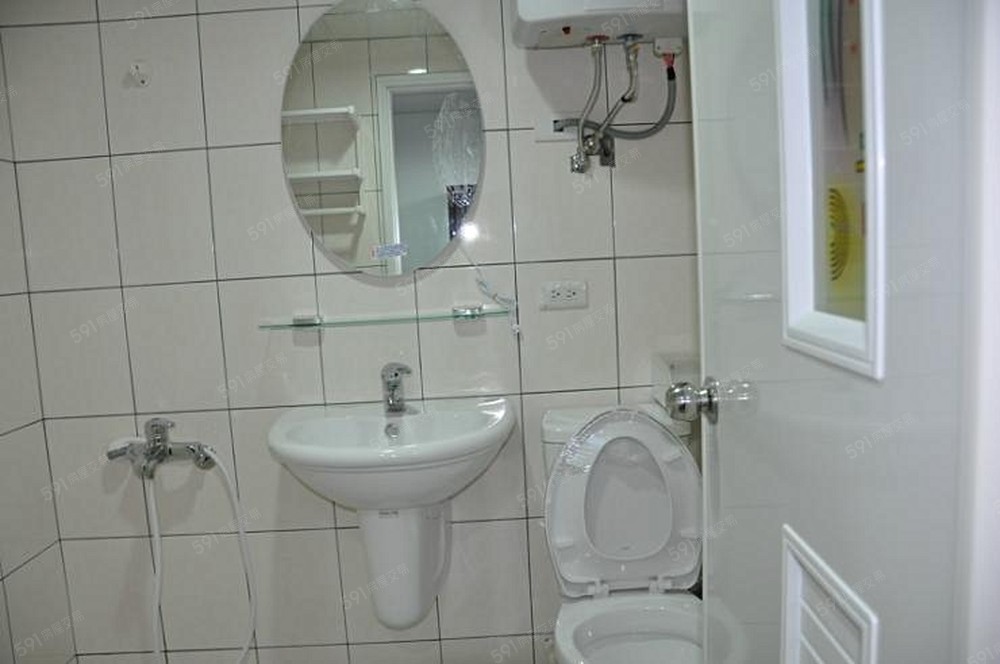 全新名品又寬敞的浴室