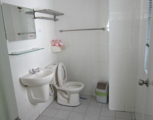 近廣東路商圈好媳婦國稅局房間明亮空氣流通 - Image 5