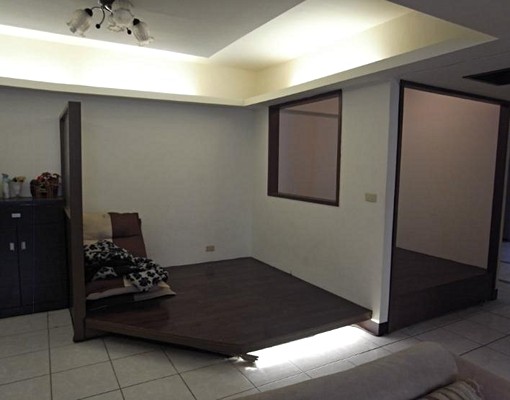 近水湳市場,格局方正,環境單純*坡道平面車位!百萬裝潢 - Image 1