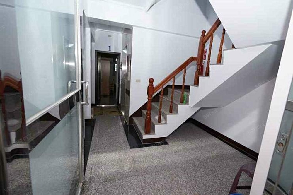 大樓內部梯廳