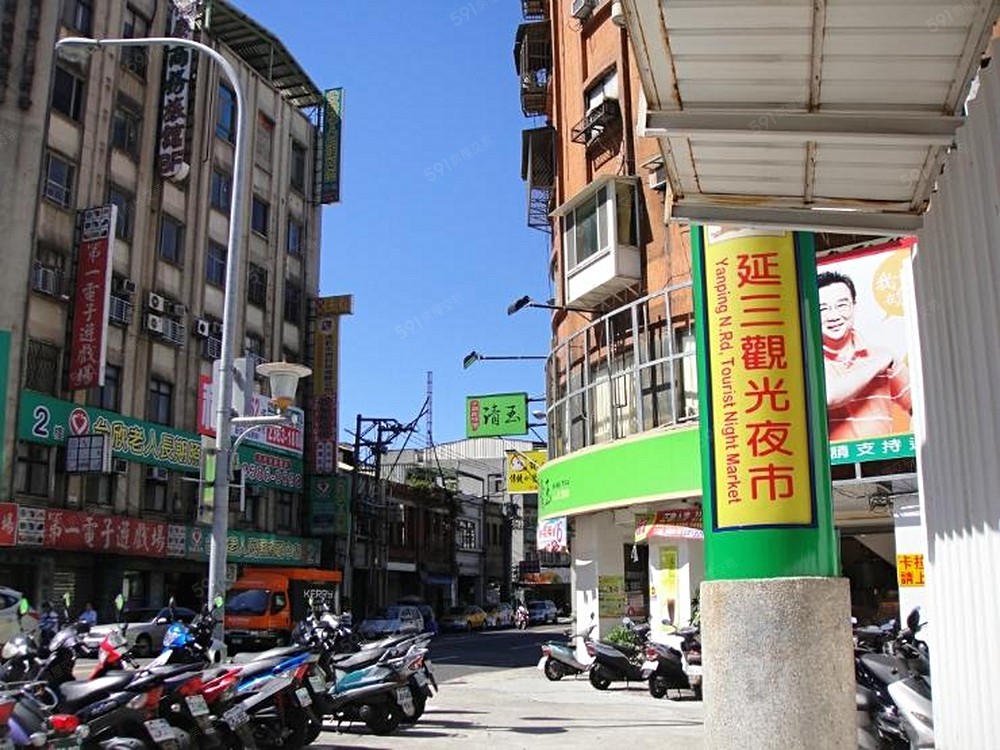 夜市吃東西好方便