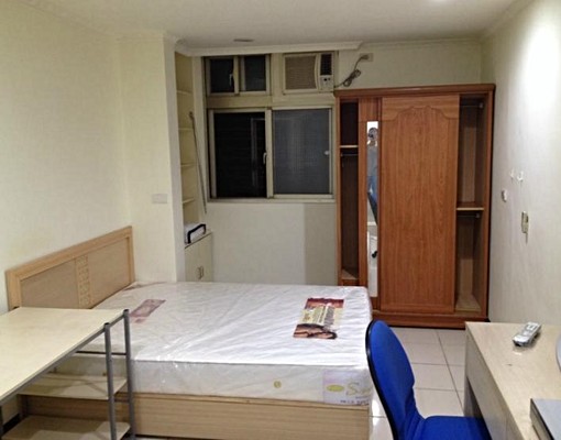 海山站2樓套房，中央路一段，裝潢新空間大 - Image 2