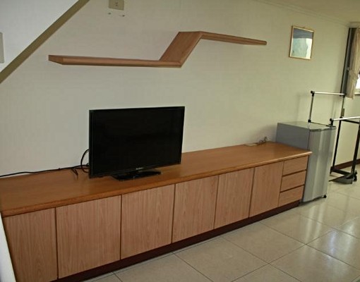 桃園車站.樓中樓景觀大套房.可租屋補助.免仲介費. - Image 1