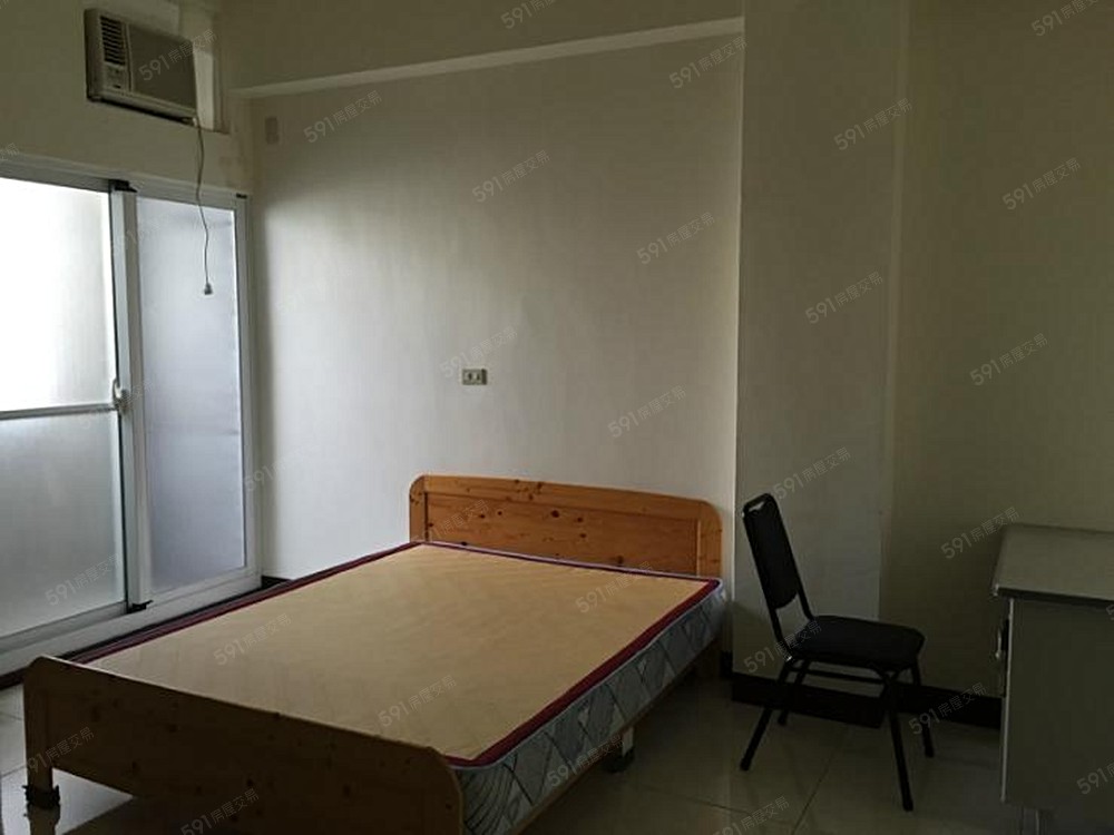 一大床 冷氣 書桌椅