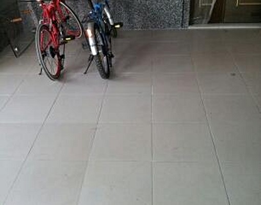 後賣場,學區優交通便利生活機能優! - Image 3