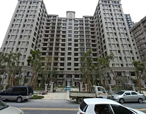 高鐵特區隘口六街3房含車位 - Image 1