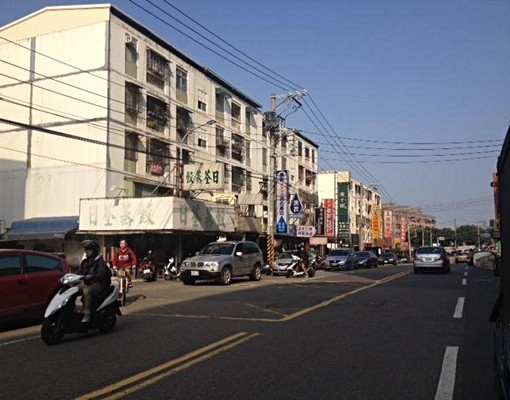 清大對面,走路上學 - Image 1