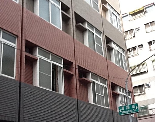 後驛三角窗,全新電梯,太陽能優質套房 - Image 11