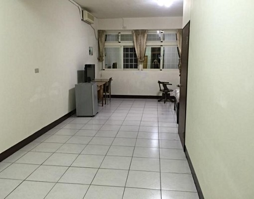 三民路二段優質陽台大套房(專用洗衣機) - Image 4