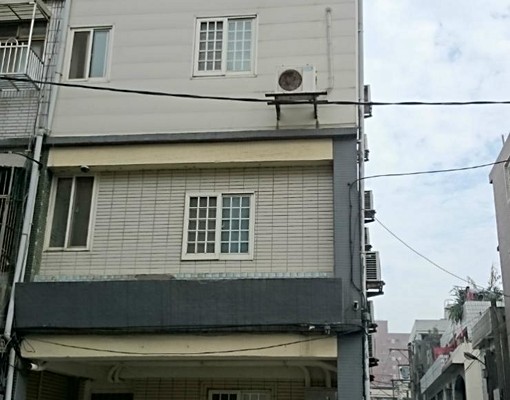 中興路套房附有對外窗及洗衣機 - Image 2