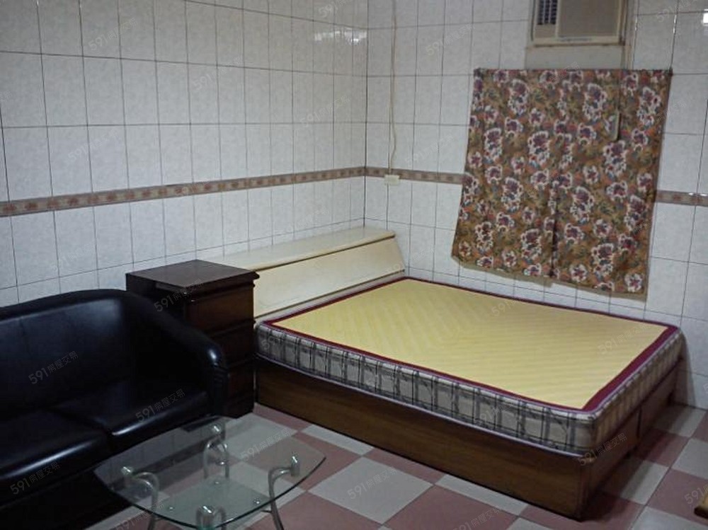 牆壁貼壁磚+腰帶永保乾淨