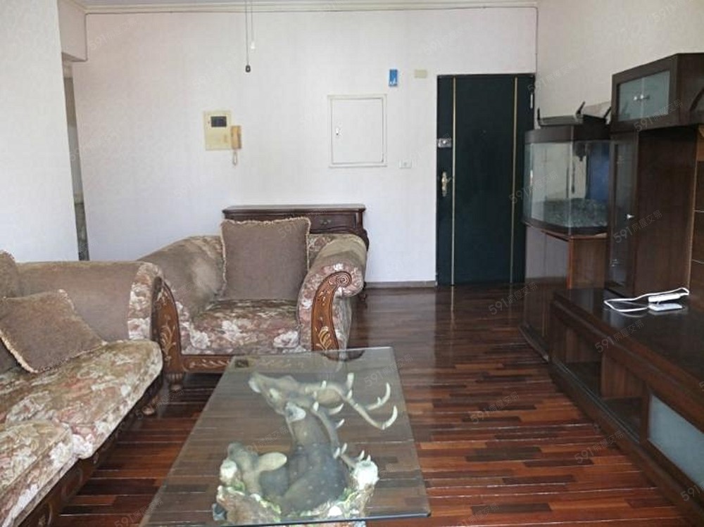 客廳和大門(無魚缸)