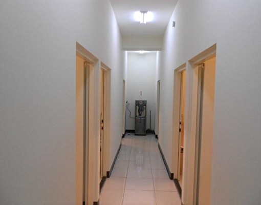 簡單、乾淨配備齊全安全套房 - Image 6